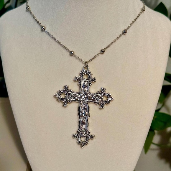 Gothic Cross Charm Necklace Floral Design Big Punk Goth Silver Tone - Picture 4 of 12